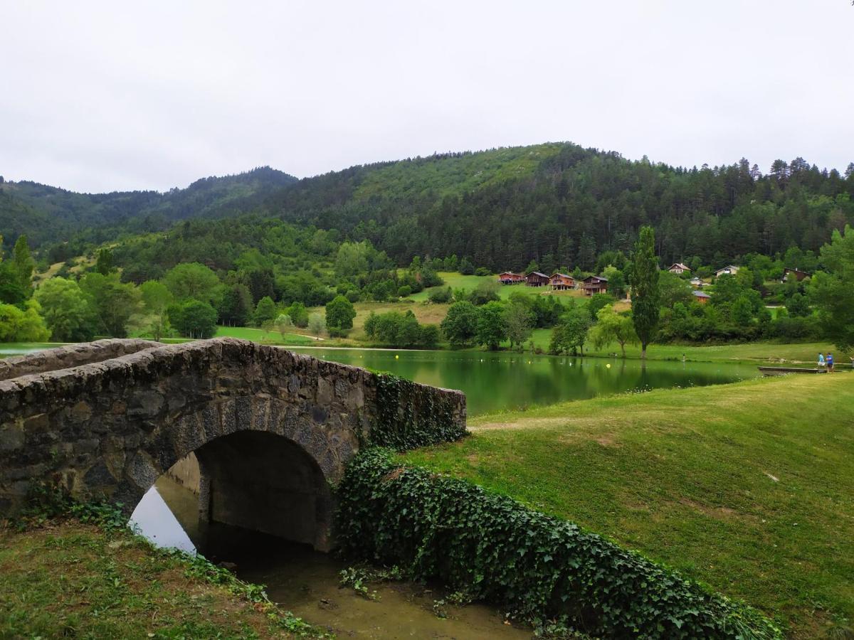 Belle Maison Proche De La Ville Et Du Lac Belcaire Dış mekan fotoğraf